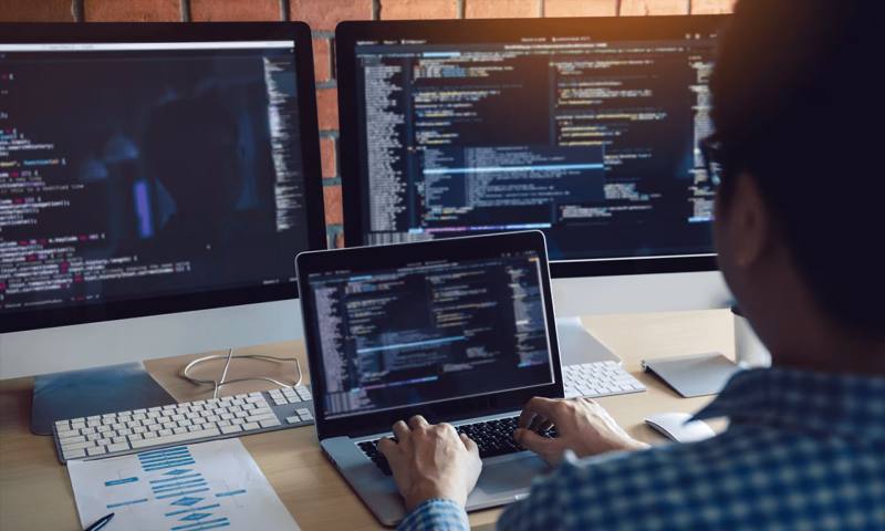 数据科学选型:R与Python如何赋能西安区网站建设?